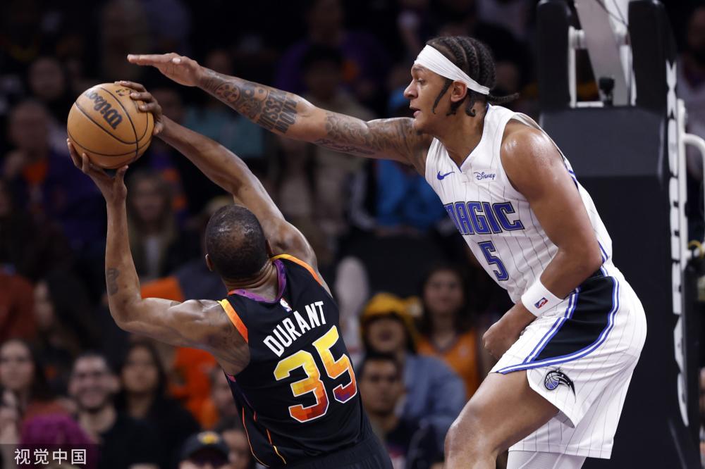 篮球联赛上 篮球联赛上