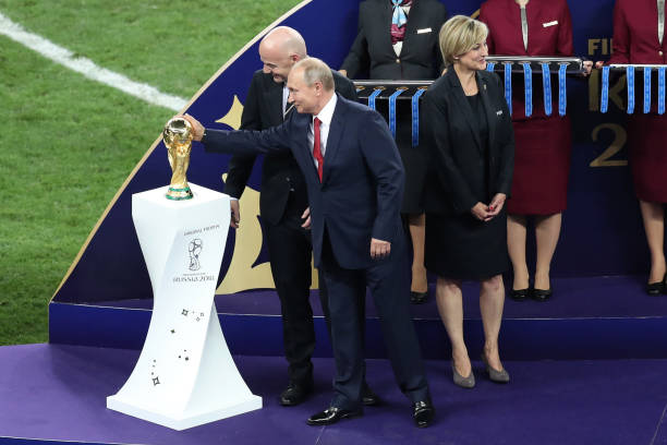 舞台上再展 舞台上再展